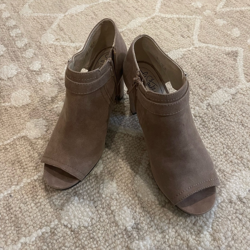 Anastasia Life Stride heel sandal 8
